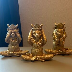 Gold Lion Figurine Set
